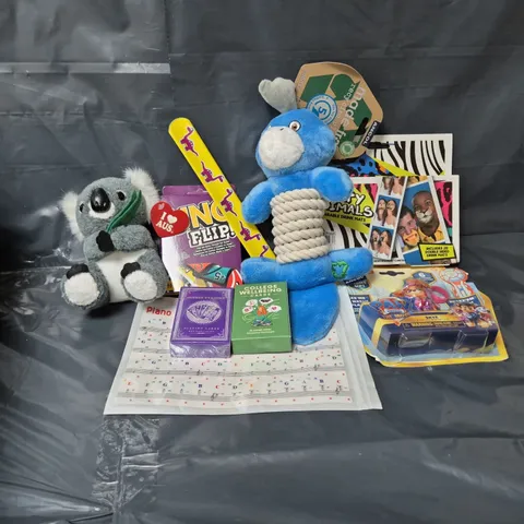 APPROXIMATELY 12 ASSORTED TOYS & GAMES TO INCLUDE UNO FLIP, PARTY ANIMALS WEARABLE DRINK MATS, COLLEGE WELLBEING CARDS, ETC