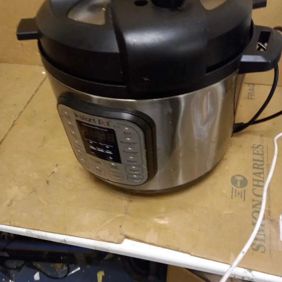INSTANT POT DUO PRESSURE COOKER