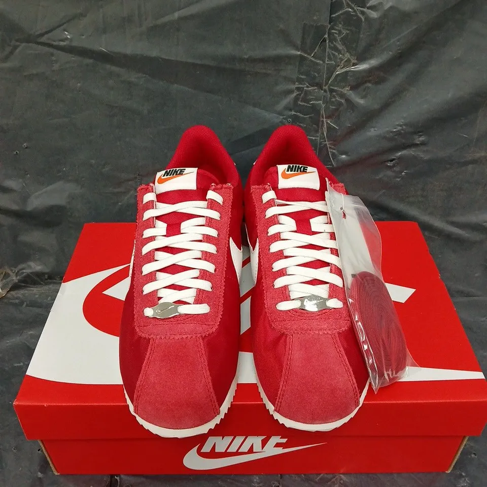BOXED PAIR OF NIKE WOMENS CORTEZ TRAINERS - UK SIZE 5.5