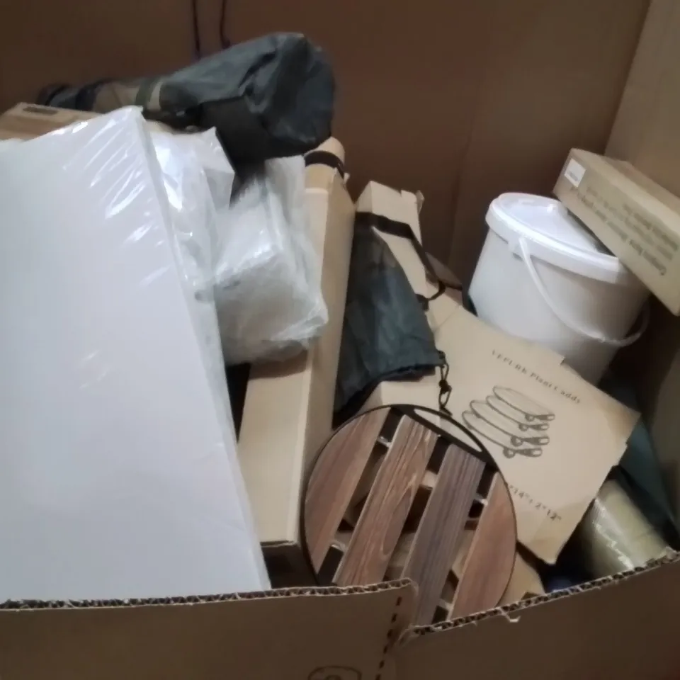 PALLET OF ASSORTED HOUSEHOLD GOODS AND PRODUCTS TO INCLUDE;CEILING LIGHT,LED MIRROR LIGHT,YOGA MAT 