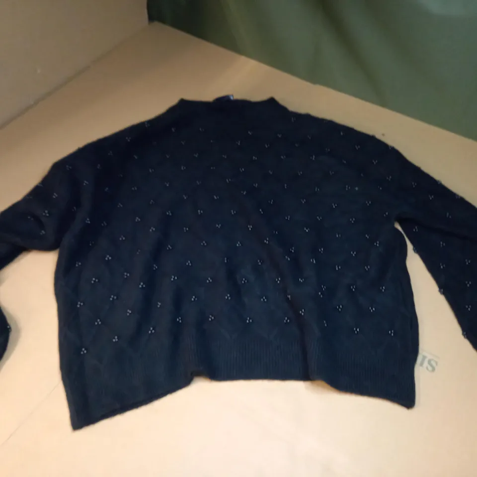 M&S FLEECE WITH BLACK DECORATIVE STUDS IN BLACK -