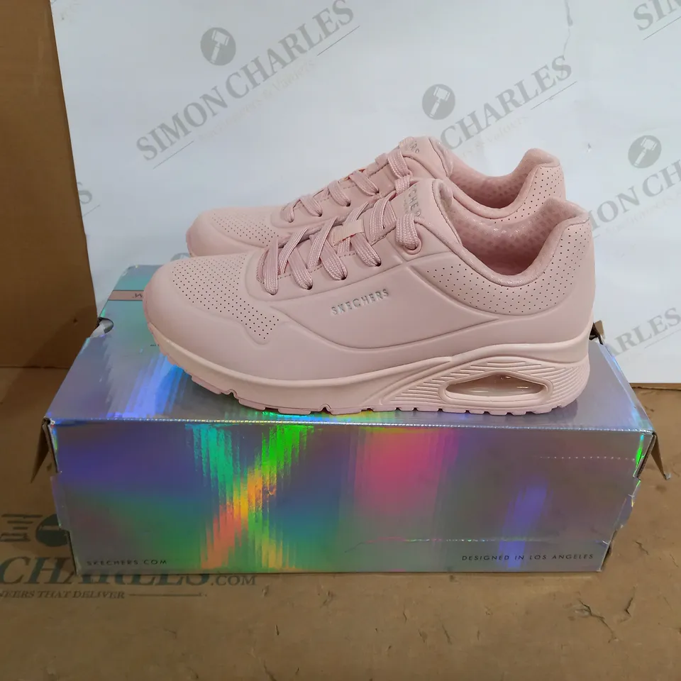 SIZE 4 SKECHERS UNO KICK TRAINERS LIGHT PINK