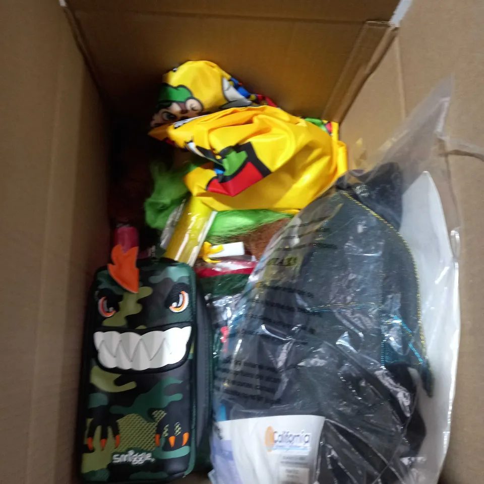 BOX OF APPROXIMATELY 10 ASSORTED ITEMS TO INCLUDE SUPER MARIO TOTE BAG, BALL PUMP, SQUISHMALLOW ETC
