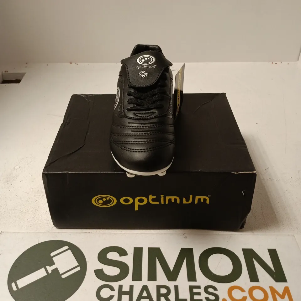 BOXED PAIR OF OPTMUM RAZOR LACE UP BOOTS IN BLACK - UK 4