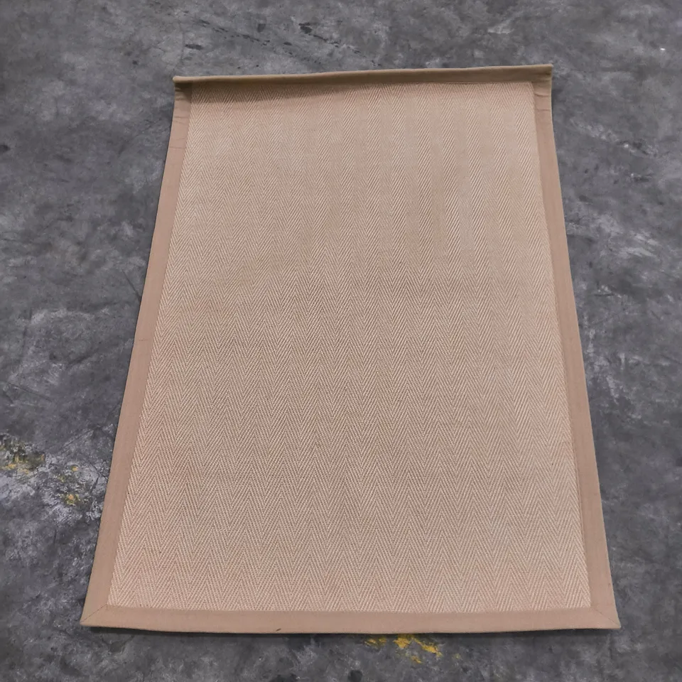 BEIGE TEXTURED BACKING PANEL FOR POSTERS/FRAMES (120X170CM)