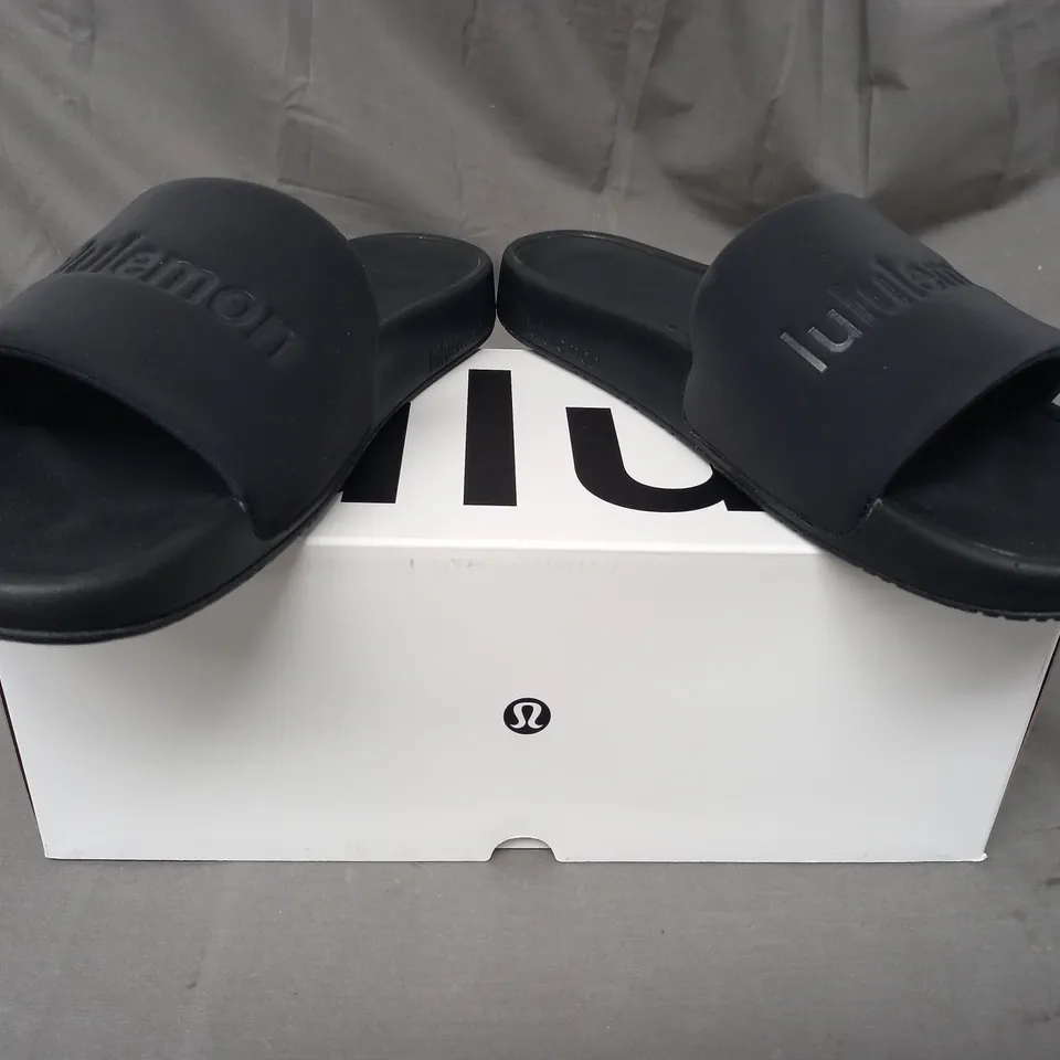 BOXED PAIR OF LULULEMON RESTFEEL SLIDERS IN BLACK UK SIZE 11.5