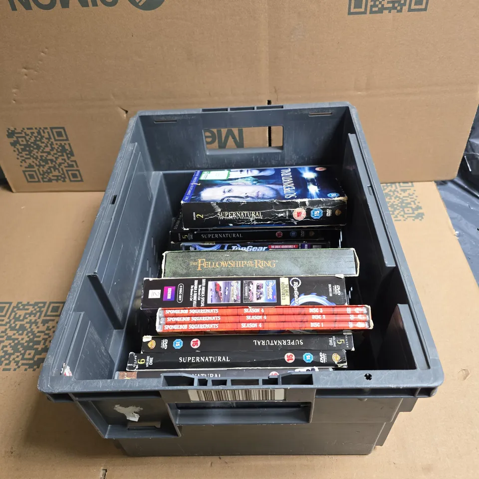 APPROXIMATELY 12 ASSORTED DVDS TO INCLUDE TOP GEAR, LORD OF THE RINGS, SPONGEBOB SQUAREPANTS, SUPERNATURAL ETC