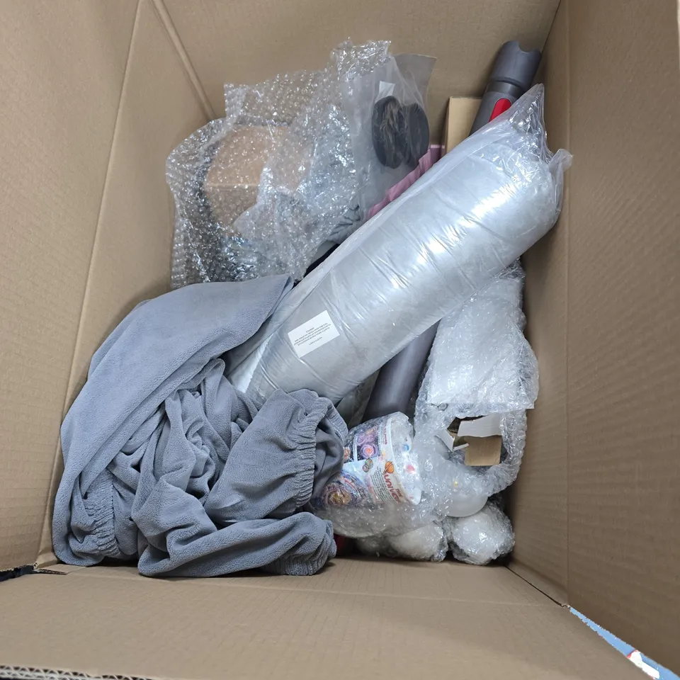 BOX OF APPROXIMATELY 50 ASSORTED HOUSEHOLD ITEMS, INCLUDING BIRD STATUE, CUPS AND LAMP.