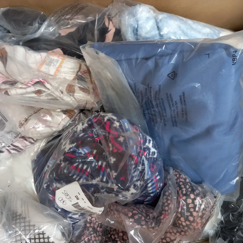 BOX OF APPROXIMATELY 15 ASSORTED CLOTHING AND ACCESSORY ITEMS IN VARIOUS COLOURS, STYLES, AND SIZES TO INCLUDE PHASE EIGHT, BADGLEY MISCHKA, ETC - COLLECTION ONLY