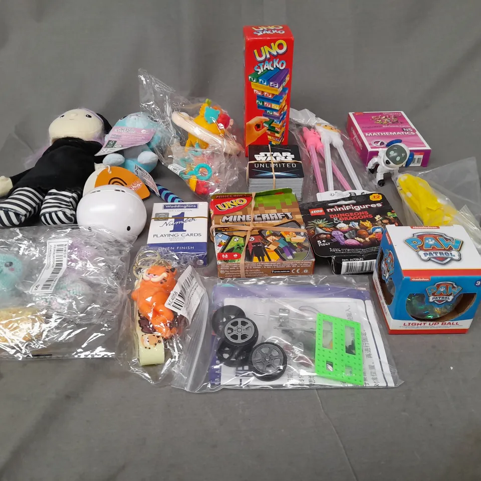 LOT OF ASSORTED TOYS AND GAMES TO INCLUDE UNO, TEDDIES AND PAW PATROL