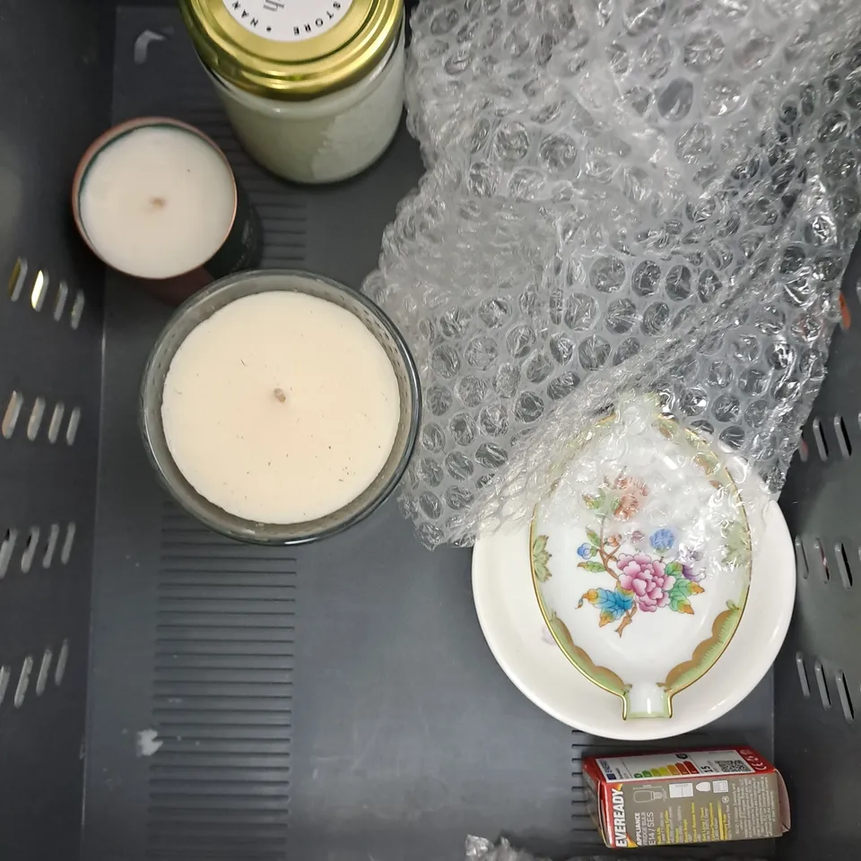 APPROXIMATELY 10 ASSORTED HOUSEHOLD ITEMS TO INCLUDE CANDLES, GLASSES, SAUCERS ETC 