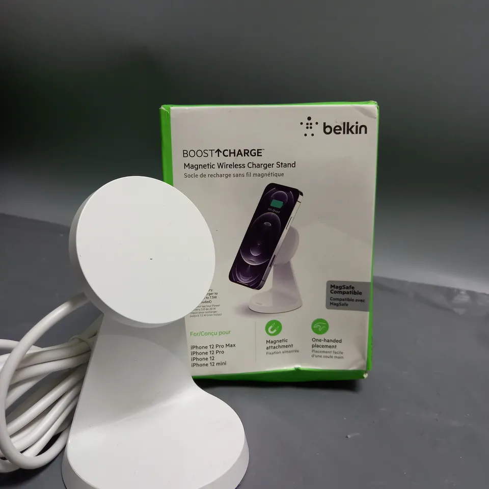 BOXED BELKIN BOOST CHARGE MAGNETIC WIRELESS CHARGER STAND 