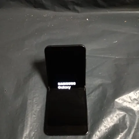 SAMSUNG GALAXY Z FLIP5 – BLACK, BOXED
