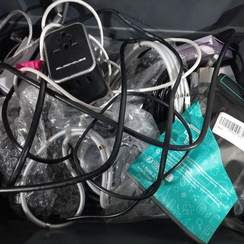 BOX OF APPROXIMATELY 10 ASSORTED ITEMS TO INCLUDE - SKY REMOTE - ELECTRICAL TRANSFORMER - SKY Q BOX ECT
