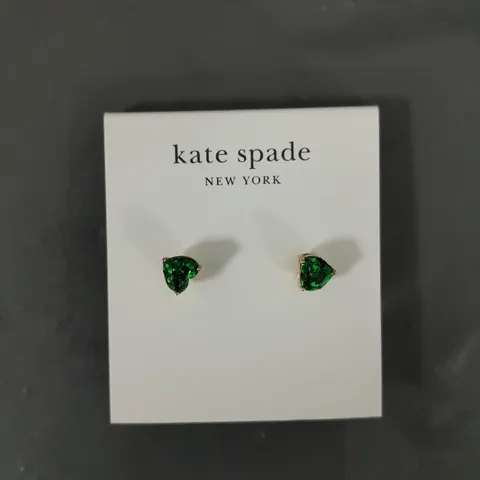 LOVE STUD EARRINGS IN GREEN/GOLD