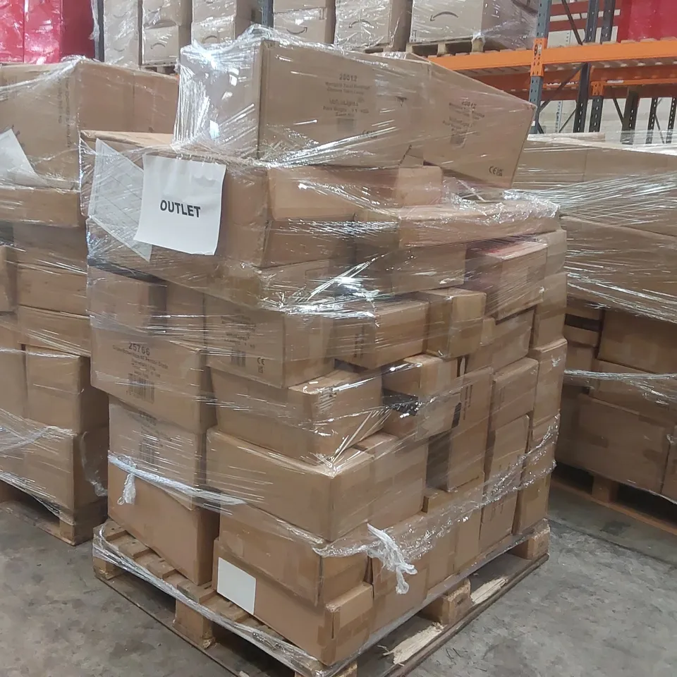 PALLET CONTAINING A VERY LARGE QUANTITY OF HOME LIGHTING PRODUCTS