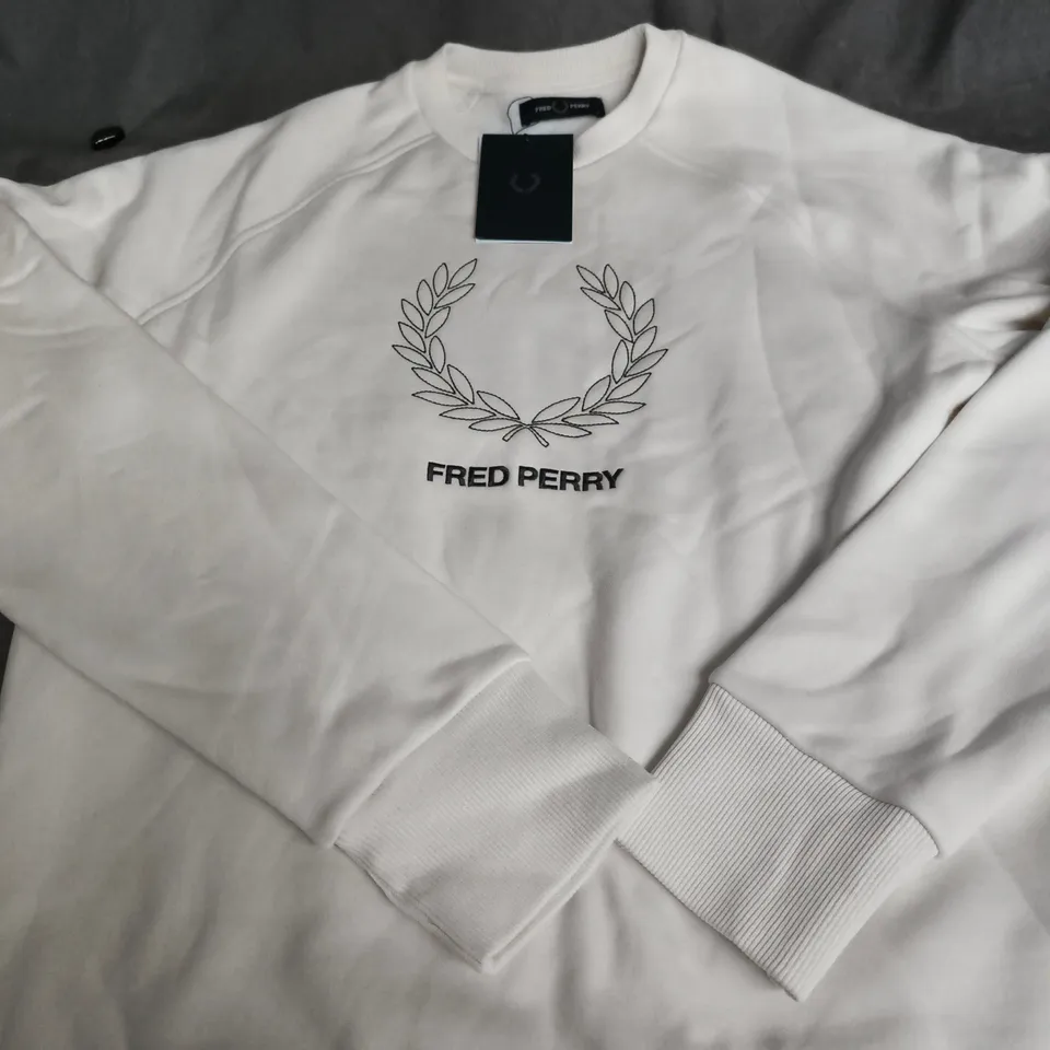 FRED PERRY WHITE SWEATSHIRT - SIZE M
