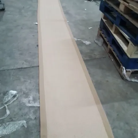 QUALITY DESIGNER AREA RUG - APPROXIMATELY 600X60CM