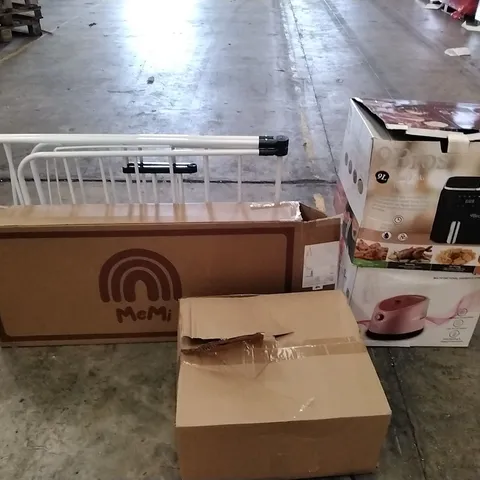 A PALLET OF VARIOUS ITEMS TO INCLUDE. CLOTHES RACK, SPEAKERS, PILLOWS, AIR FRYER AMD GARMENTS STREAMER