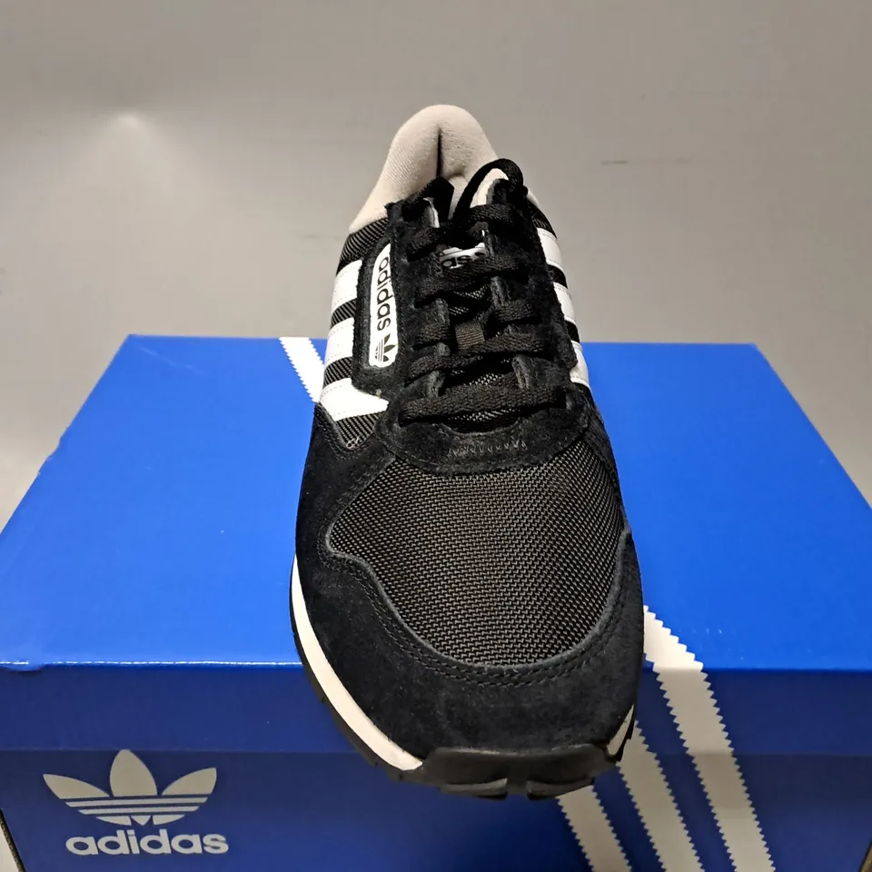 BOXED ADIDAS TREZIOD 2 BLACK TRAINERS - UK 7 1/2