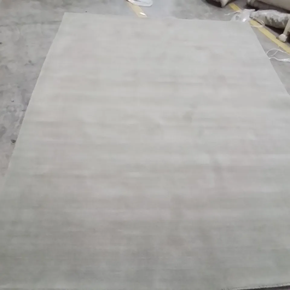 QUALITY DESIGNER AREA RUG APPROXIMATELY 320X210CM