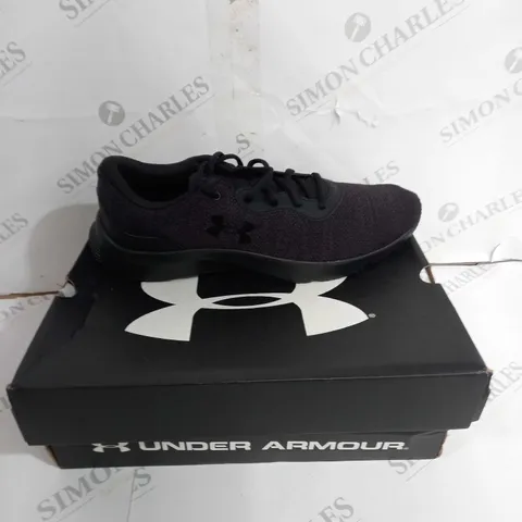 BOXED PAIR OF UNDER ARMOUR UA MOJO 2 UK 9.5