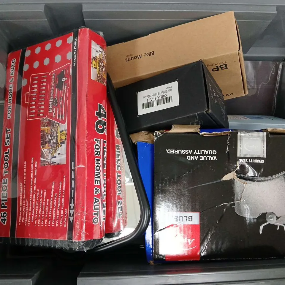 APPROXIMATELY 8 ASSORTED VEHICLE PARTS & ACCESORIES TO INCLUDE 46 PC TOOL SET, BLUE PRINT OIL FILTER, WING MIRROR, ETC