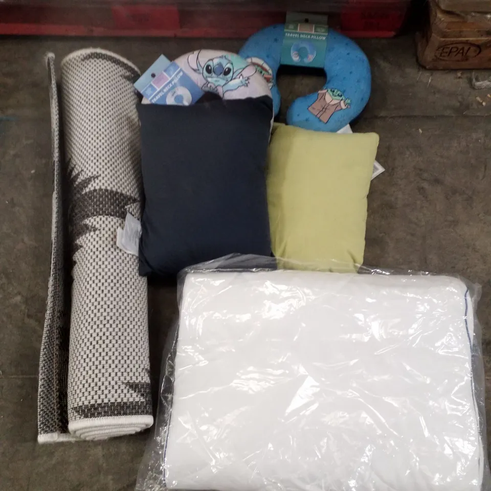 PALLET OF 2 BOXES CONTAINING ASSORTED PILLOWS & MATS