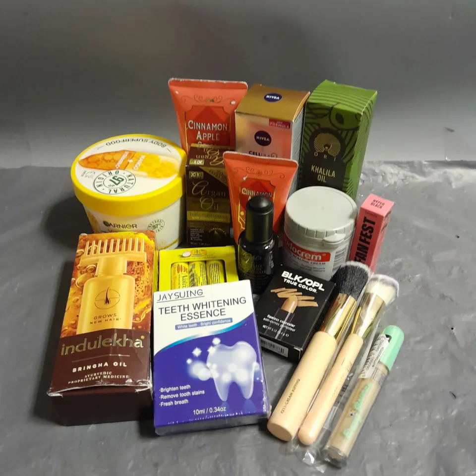 APPROXIMATELY 15 ASSORTED COSMETIC PRODUCTS TO INCLUDE - BENEFIT FANFEST MASCARA - THE BEAUTY CROP RADIANT CONCEALER - KIEHLS MIDNIGHT RECOVERY CONCERNTRATE - ETC