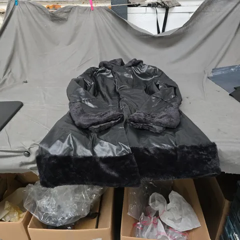 BLACK LEATHER STYLE LADIES WINTER COAT AND BELT WITH FUR TRIM AND FUR HOOD. SIZE NOT STATED