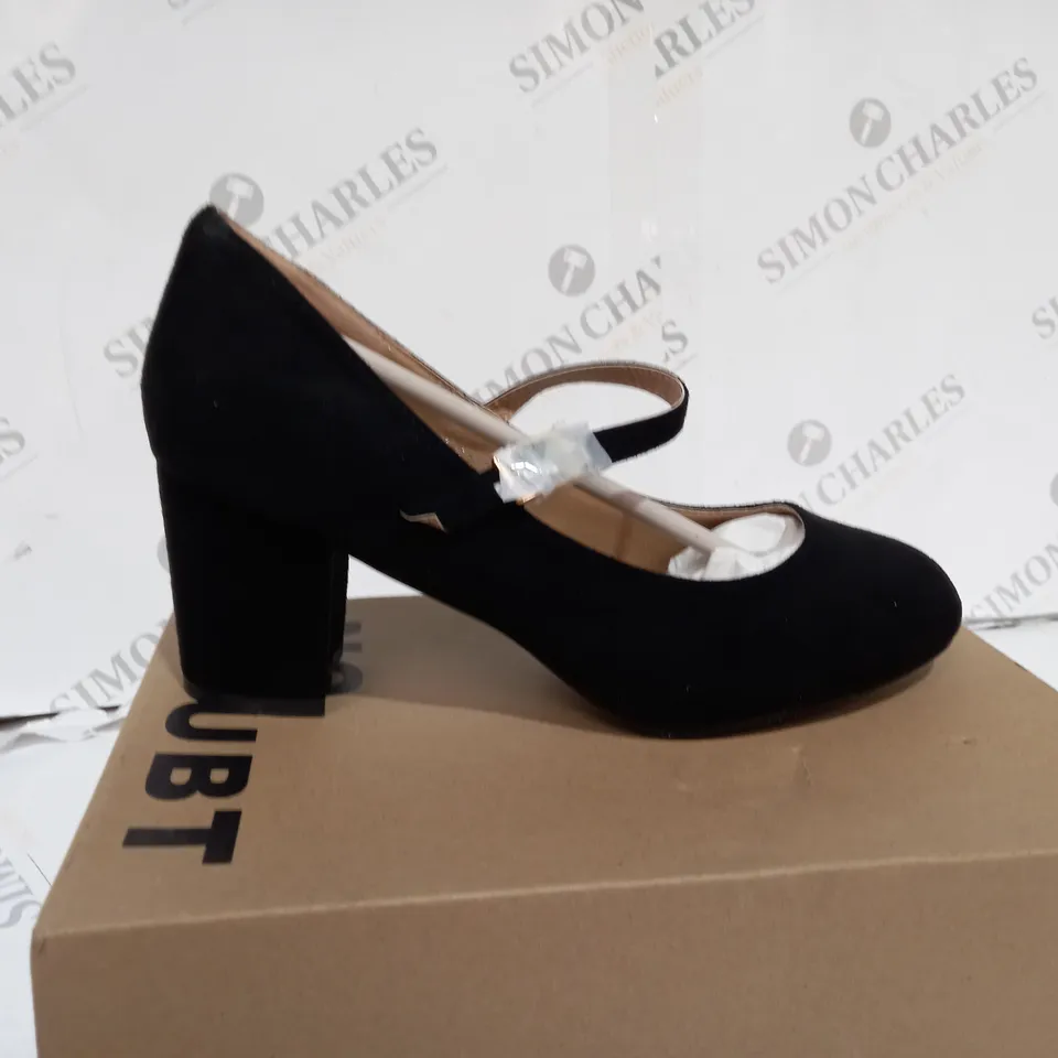 BOXED NO DOUBT DOLLY SHOES SUEDE - SIZE 6