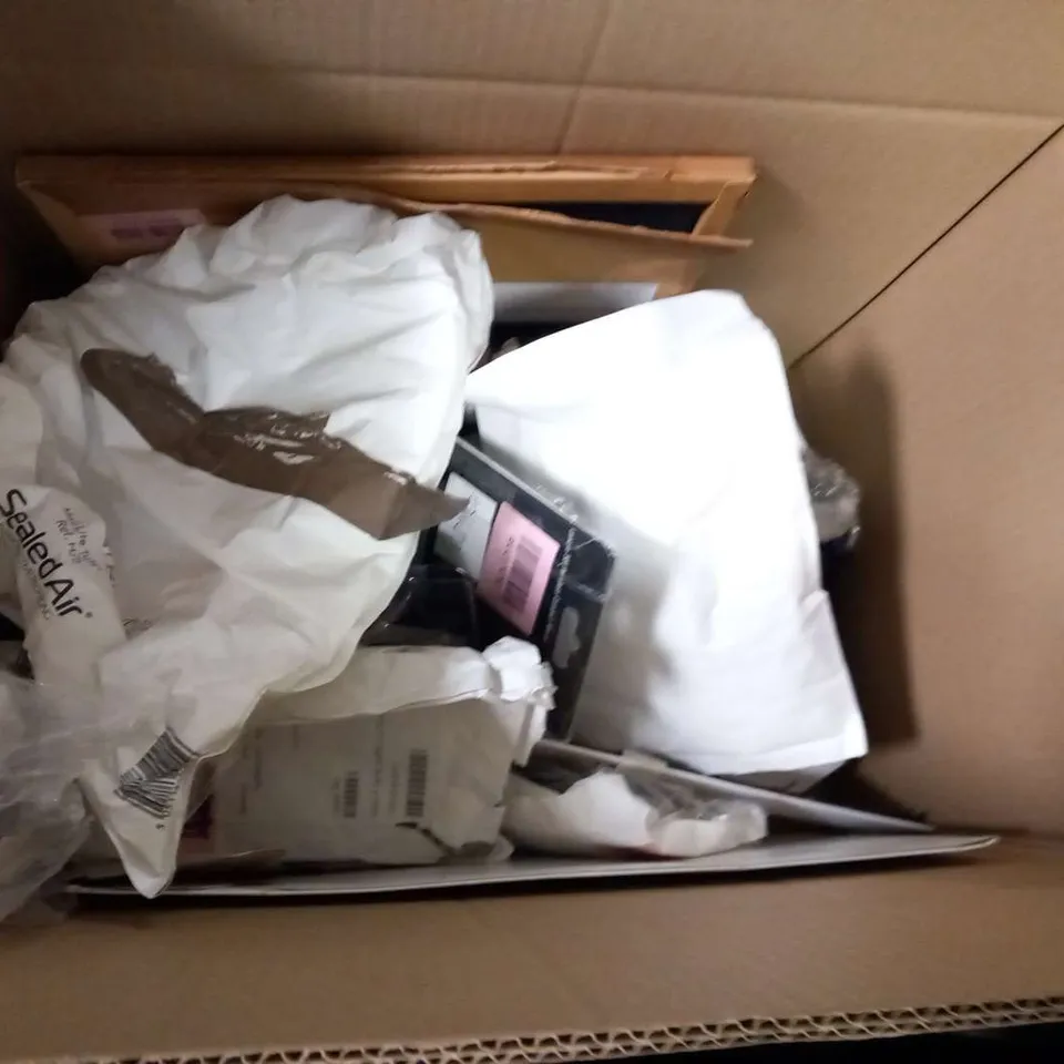 APPROXIMATELY 35 ASSORTED PRODUCTS TO INCLUDE; DELL WIRELESS MOUSE, GAME CONTROLLER, HP WEBCAM, LENOVO WIRELESS MOUSE AND SAMSUNG STARTER PACK