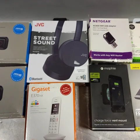 LOT OF 13 ASSORTED TECH ITEMS TO INCLUDE JVC HEADPHONES, REMO WATERPROOF VOICE ACTIVATED REMOTES AND NETGEAR USB ADAPTER