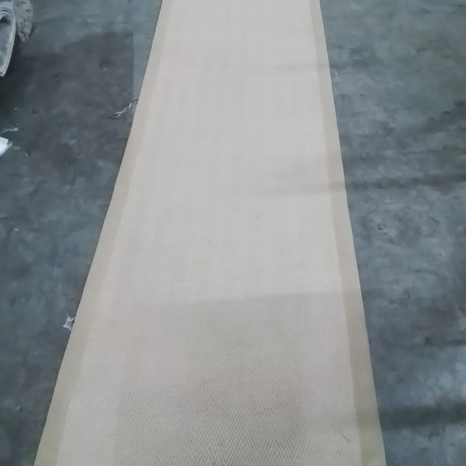 QUALITY DESIGNER AREA RUG - APPROXIMATELY 300X90CM