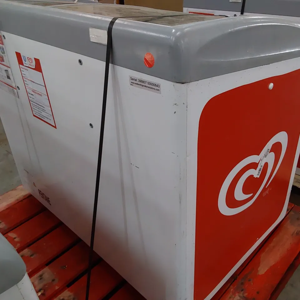 MEDIUM WALL'S ICE CREAM CHEST FREEZER