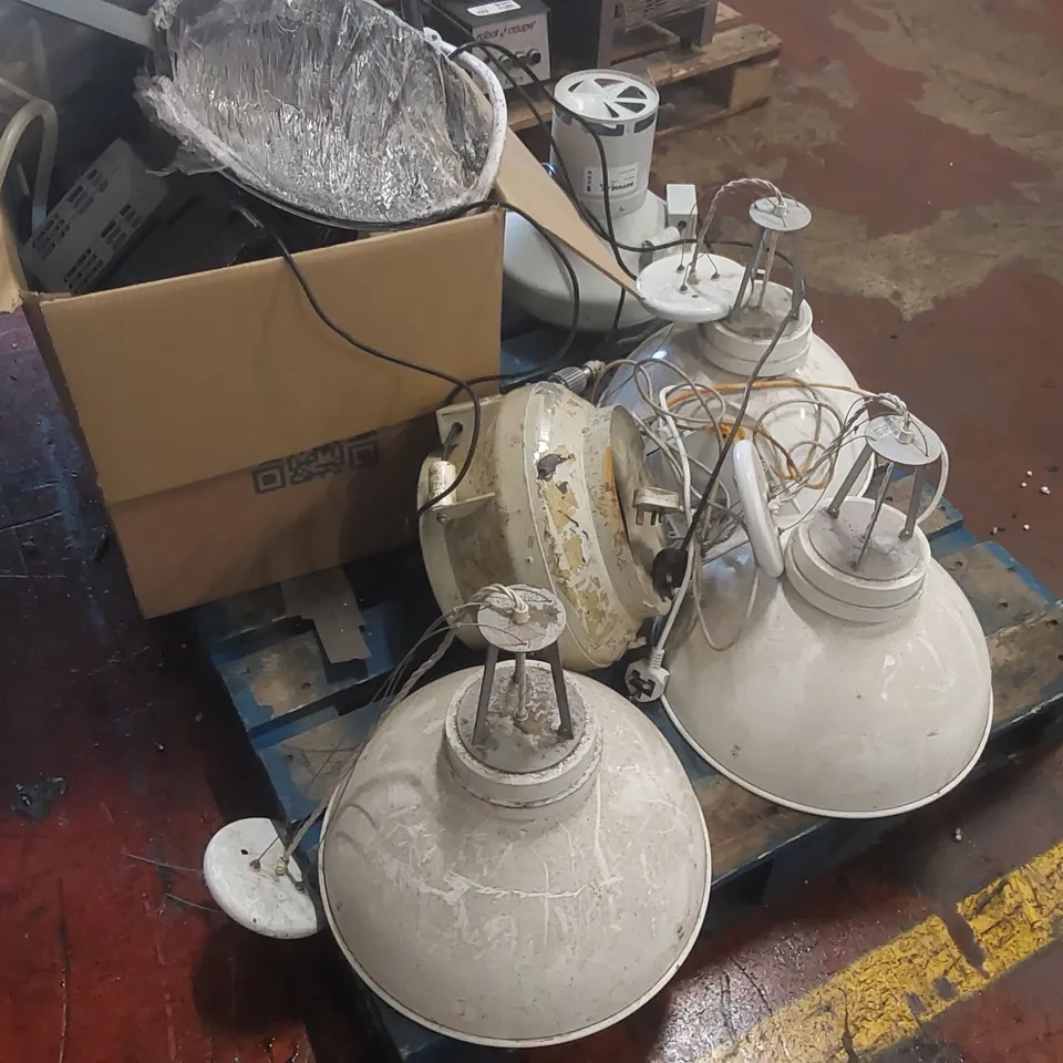 PALLET CONTAINING A LARGE QUANTITY OF ITEMS INCLUDING RESTAURANT LIGHTS, FAN, CHOPPING BOARDS ECT