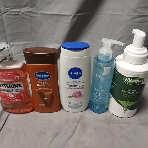 APPROXIMATELY 15 ASSORTED HEALTH & BEAUTY PRODUCTS TO INCLUDE LISTERINE, NIVEA AND VASELINE 