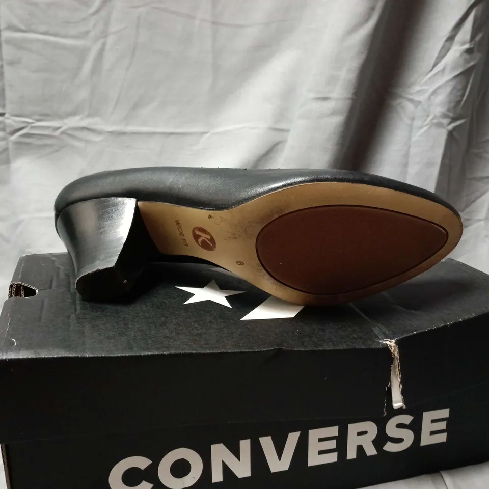 BOXED PAIR OF UNBRANDED WOMEN'S BLACK  MID-HEEL COURT PUMPS - SIZE 6