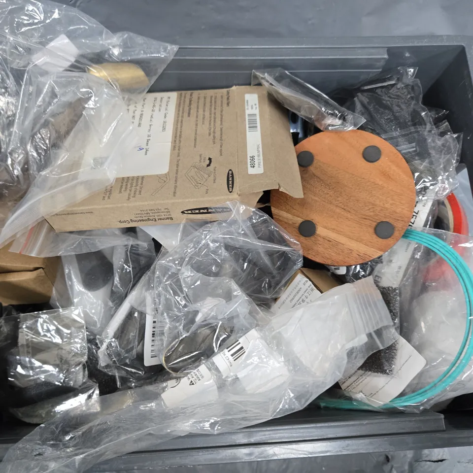 APPROXIMATELY 15 ASSORTED HOUSEHOLD ITEMS TO INCLUDE COASTER, SLIDE RAIL, TOOL PARTS, ETC