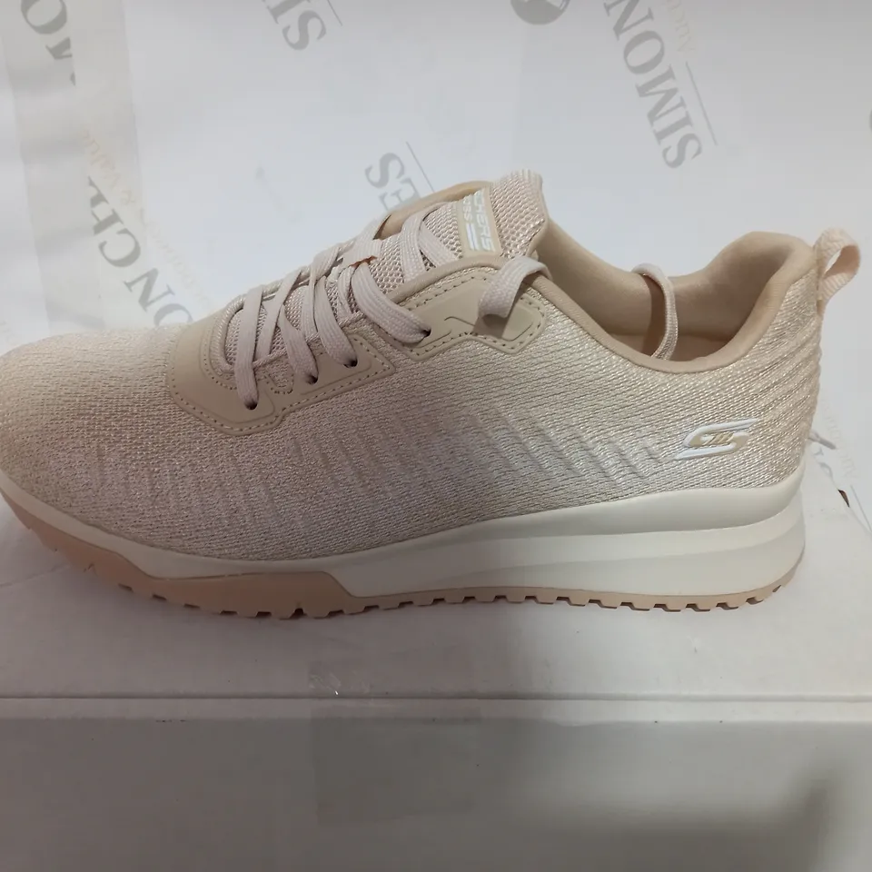 BOXED PAIR OF SKECHERS NATURAL TRAINERS - SIZE 6