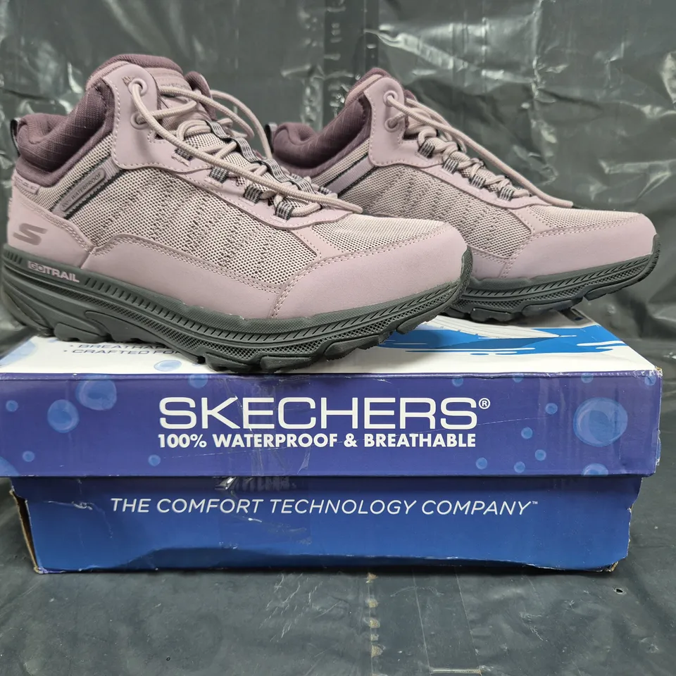 BOXED PAIR OF SKECHERS GO RUN TRAINERS IN MAUVE SIZE 5