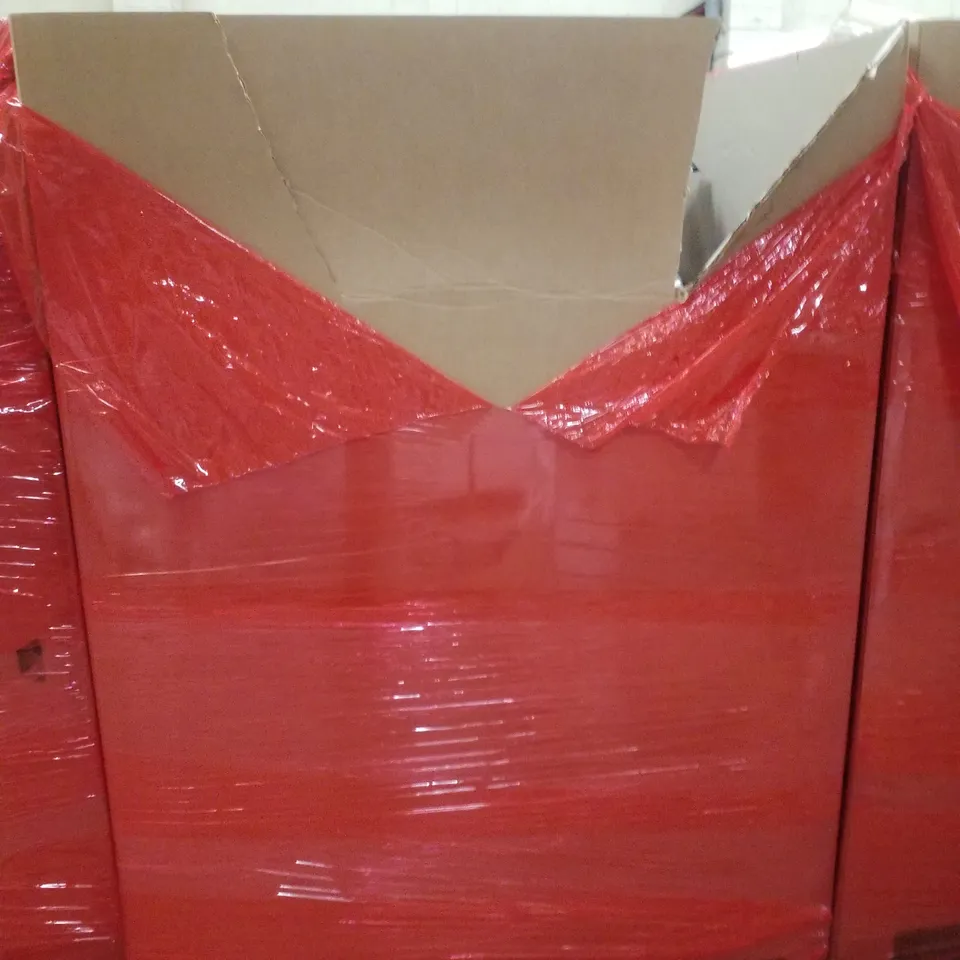 PALLET CONTAINING ASSORTED PRODUCTS INCLUDING ROWING MACHINE, TELESCOPIC LADDER, MULTI-FUNCTIONAL BENCH & HALF BALANCE BALL