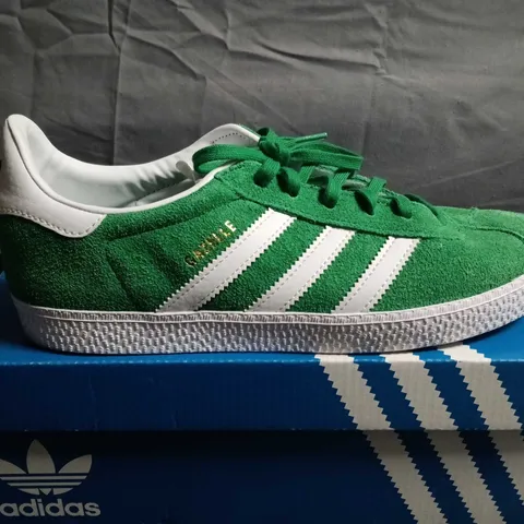 BOXED PAIR OF ADIDAS GAZELLE J GREEN SUEDE TRAINERS – UK 5 (EU 38)