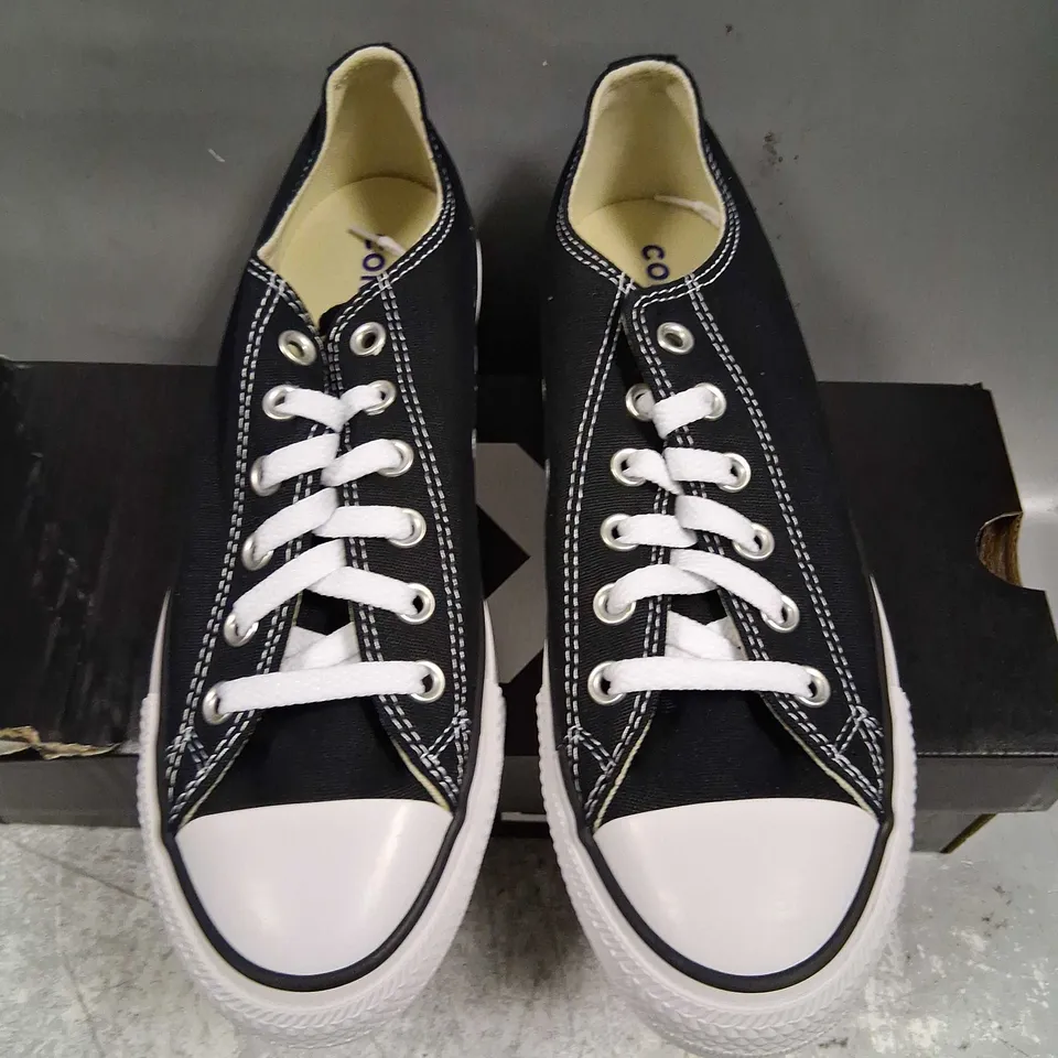 BOXED CONVERSE ALL STAR OX SIZE 7