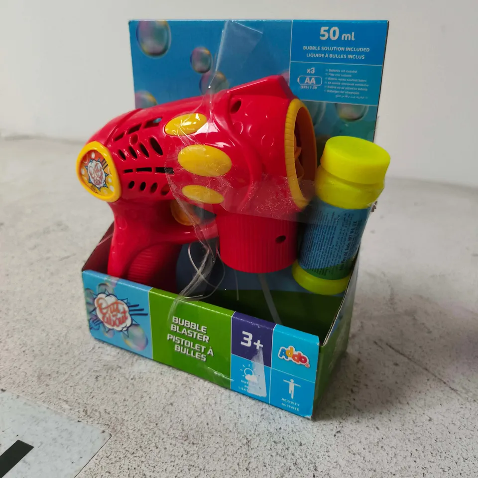 BOX OF APPROXIMATELY 10 ASSORTED TOYS INCLUDING PITTER PATTER PETS AND BUBBLE BLASTER