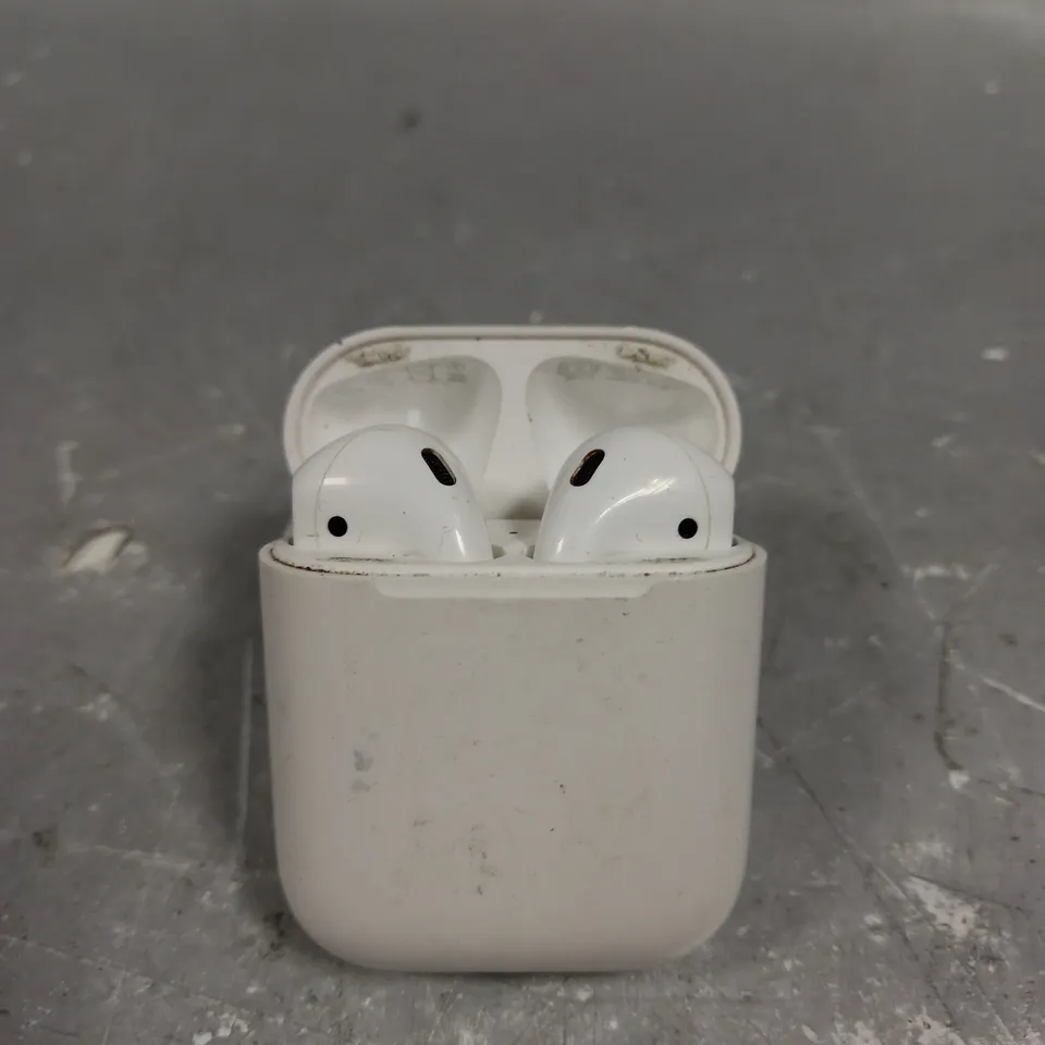 APPLE AIRPODS WITH CHARGING CASE - A1602