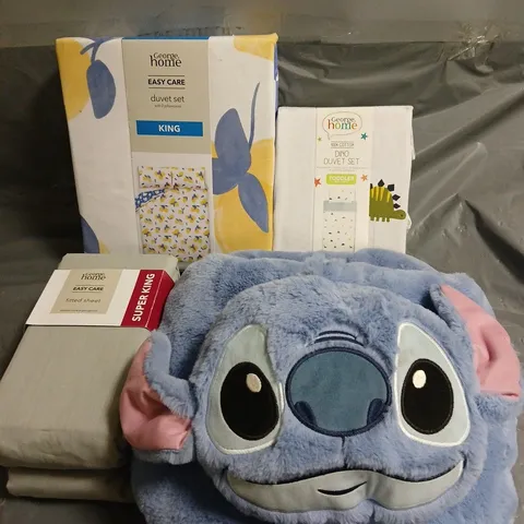 BOX OF APPROXIMATELY 15 ASSORTED BEDDING & SOFT FABRICS ITEMS TO INCLUDE - DUVET SETS - FITTED SHEETS - STITCH FOOT COSY
