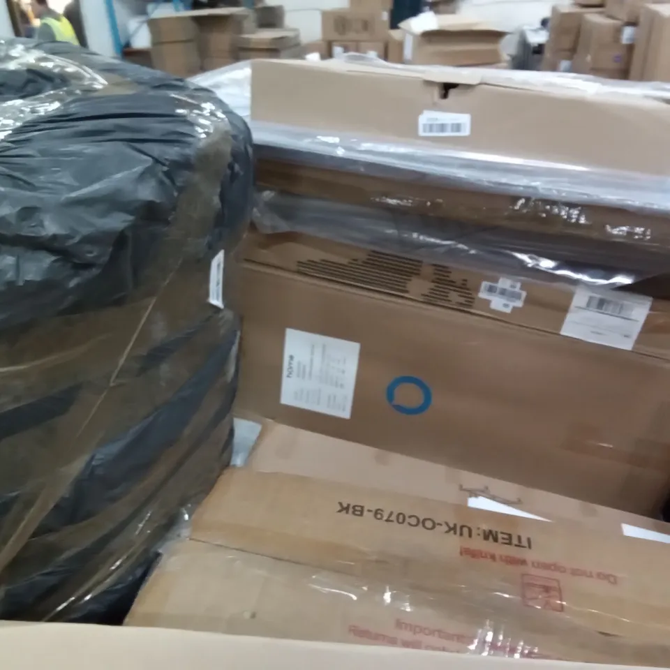 PALLET OF ASSORTED ITEMS INCLUDING PJ WOOD FOLDING TV TRAY & SNACK TABLE, HOMIDEC DRYING RACK, AMAGABELI FIREPLACE TOOLS SETS BLACK, FOLDOUT CAMPING CHAIR, HOME 21 GALLON AUTOMATIC TRASH CAN