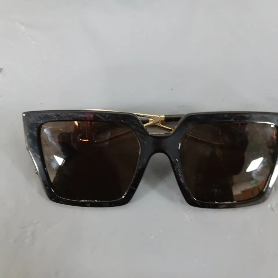 BOXED DOLCE AND GABBANA SUNGLASSES RRP £135