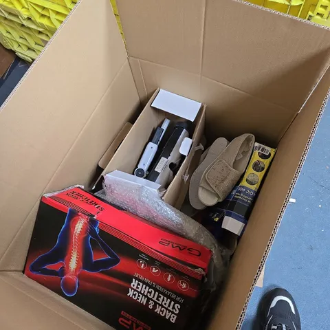 ASSORTED WOMEN'S FOOTWEAR WITH BACK/NECK STRETCHER – BOXED LOT OF A LARGE QUANTITY RANDOM ODD SIZED SHOWS AND HOUSEHOLD GOODS .